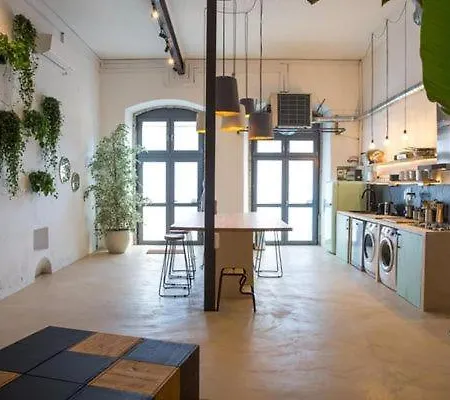 Industrial Loft In Front Of Santa Apolonia Apartment *