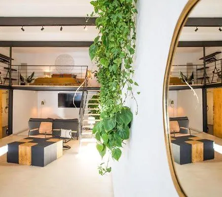 Industrial Loft In Front Of Santa Apolonia Lisbon