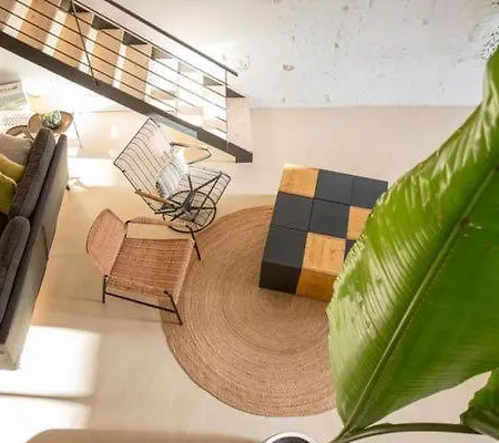Apartment Industrial Loft In Front Of Santa Apolonia